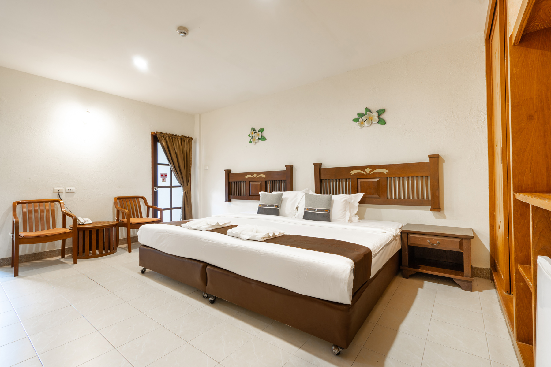 Phuket Leelavadee Hua Ting Resort