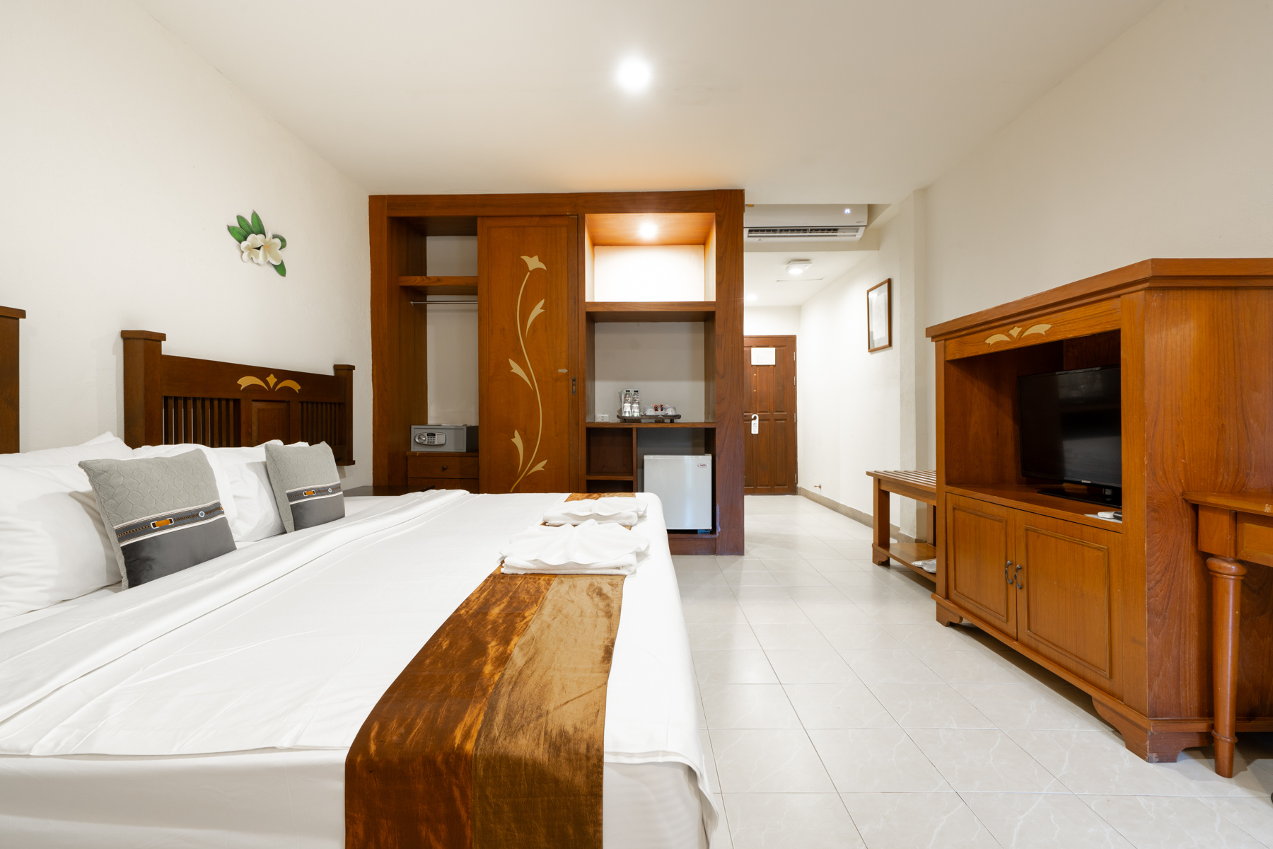 Phuket Leelavadee Hua Ting Resort
