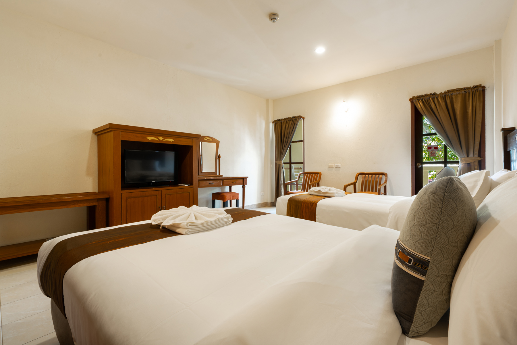 Phuket Leelavadee Hua Ting Resort
